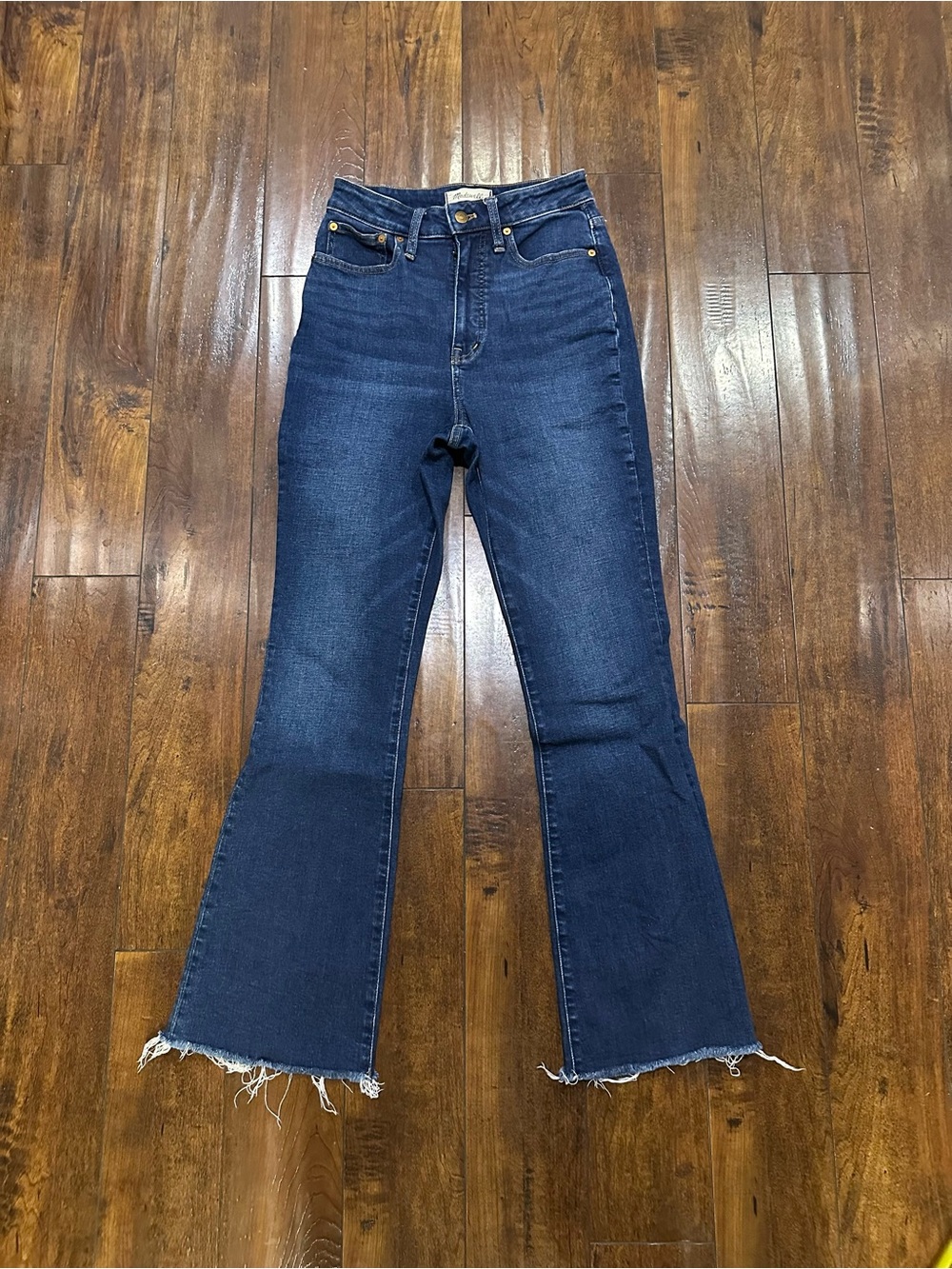 Madwell- Curvy Skinny Flare Jeans with Raw Hem